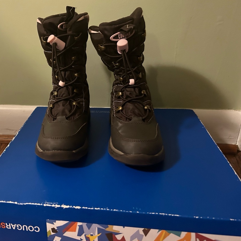 Brand new in box Cougar Engage Chocolate Pink Snow Boots - Size 2, Fleece-Lined
